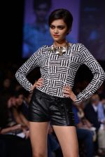 Model walk the ramp for Reliance Trends Bisou Bisou show at LFW 2013 Day 5 in Grand Haytt, Mumbai on 27th Aug 2013  (89).JPG